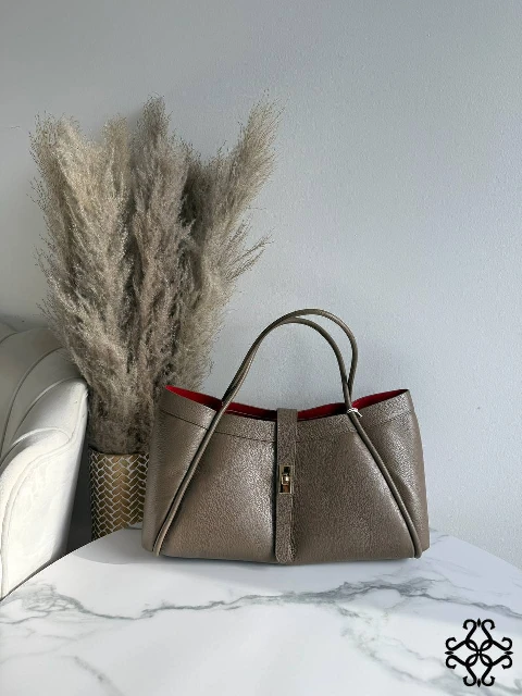 taupe.jpg