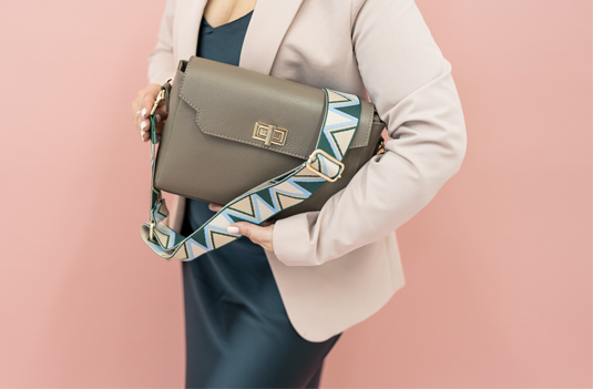 Kā un kāpēc izvēlēties dekoratīvo pleca lenci?